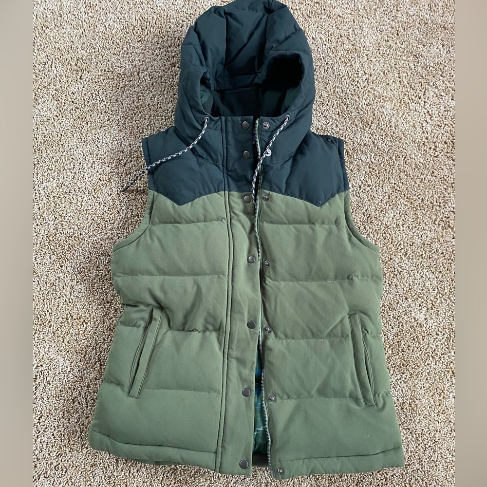 Patagonia Green and Dark Green Puffer Vest